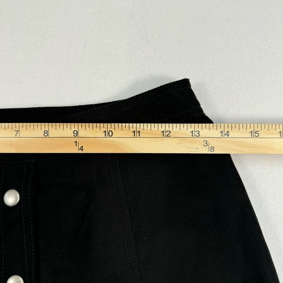 H & M Divided Suede A Line Mini Skirt Womens Size 4 Snap Button Down Black Lined - Picture 3 of 8